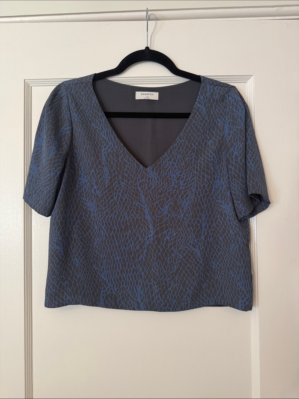 Aritzia Babaton Blue & Gray V-Neck Short Sleeve Blouse